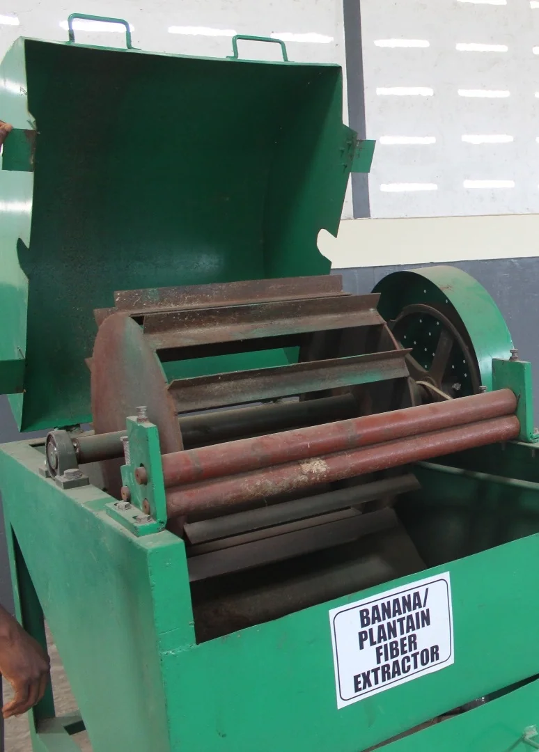 Fiber extractor opened view